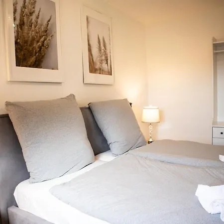Apartament Fuer 4 Gaeste In Laatzen Messe- Und Citynah