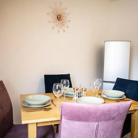 Fuer 4 Gaeste In Laatzen Messe- Und Citynah Apartment *